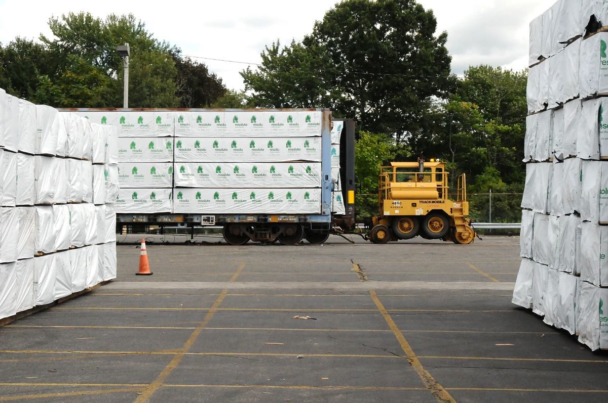 Railcar mover working boxcars in the TransloadX Framingham yard